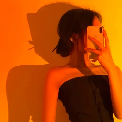 2025年的伤心的图片头像女生