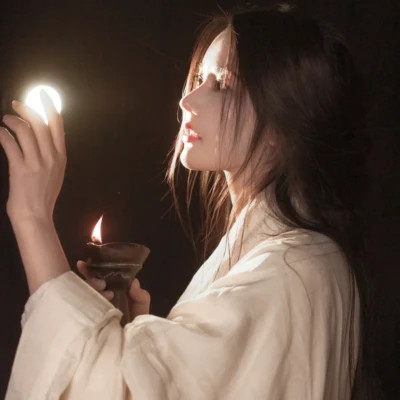2025年的伤心的图片头像女生