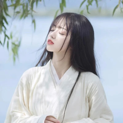 2025年的伤心的图片头像女生
