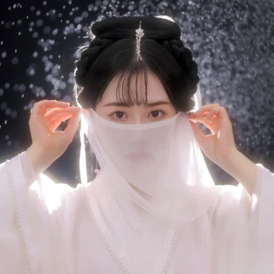2025年的伤心的图片头像女生