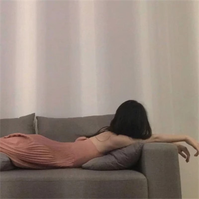 2025年的伤心的图片头像女生