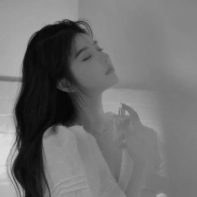 伤感黑白女头