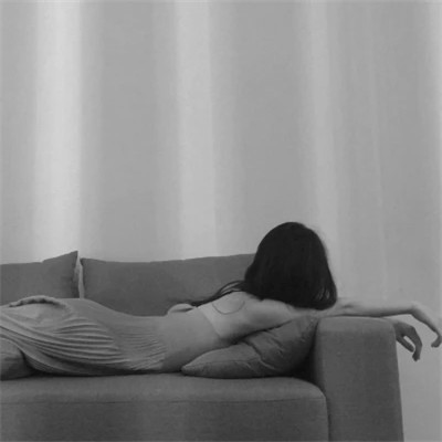 伤感黑白女头