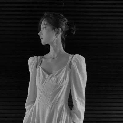 伤感黑白女头