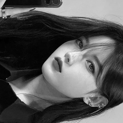 伤感黑白女头