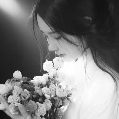 伤感黑白女头