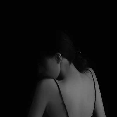 伤感黑白女头