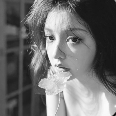 伤感黑白女头