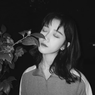 伤感黑白女头