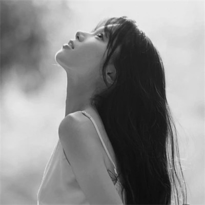 女生黑白高级伤感头像