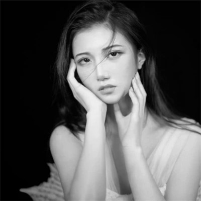 女生黑白高级伤感头像