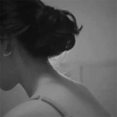 女生黑白高级伤感头像