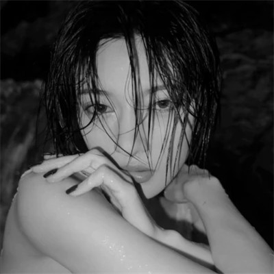 女生黑白高级伤感头像