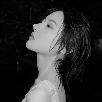女生黑白高级伤感头像