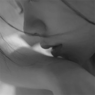 女生黑白高级伤感头像