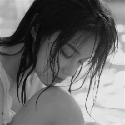 女生黑白高级伤感头像