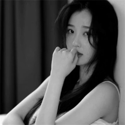 女生黑白高级伤感头像