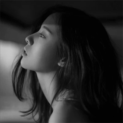 女生黑白高级伤感头像