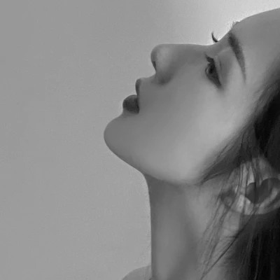 女生黑白高级伤感头像