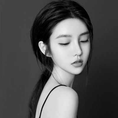 女生黑白高级伤感头像