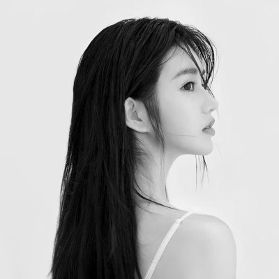 女生黑白高级伤感头像