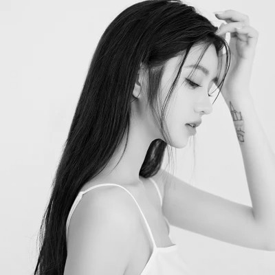 女生黑白高级伤感头像