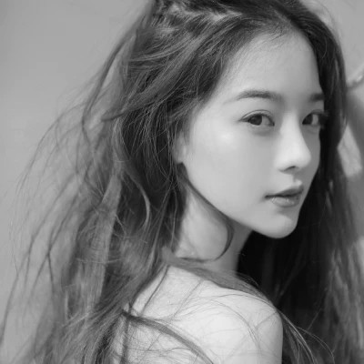女生黑白高级伤感头像