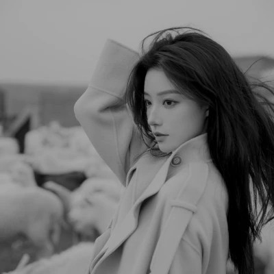 女生黑白高级伤感头像