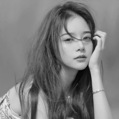 女生黑白高级伤感头像
