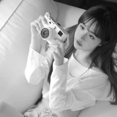 女生黑白高级伤感头像