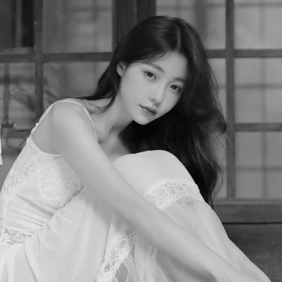 女生黑白高级伤感头像