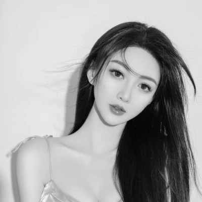 女生黑白高级伤感头像