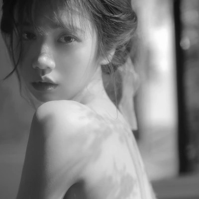 女生黑白高级伤感头像