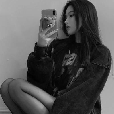 女生黑白高级伤感头像