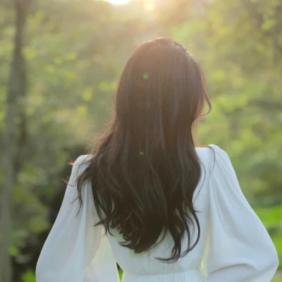2025最火头像女伤感真人图片