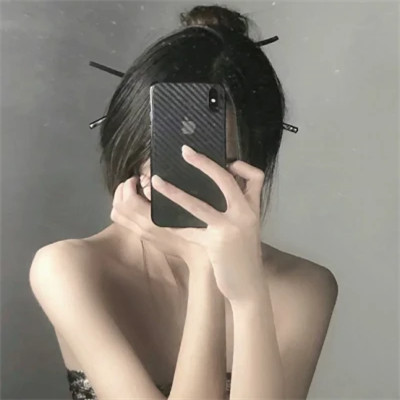 2025最火头像女伤感真人图片