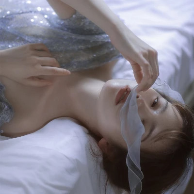 2025最火头像女伤感真人图片