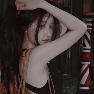2025最火头像女伤感真人图片