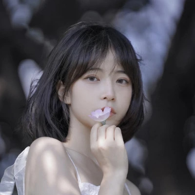 2025最火头像女伤感真人图片
