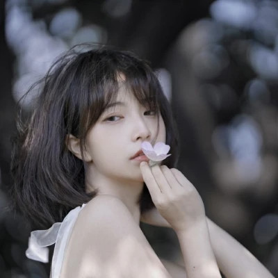 2025最火头像女伤感真人图片