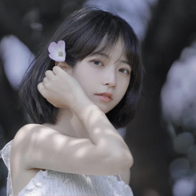2025最火头像女伤感真人图片