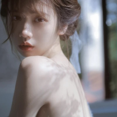2025最火头像女伤感真人图片