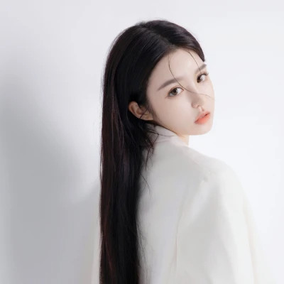 2025最火头像女伤感真人图片