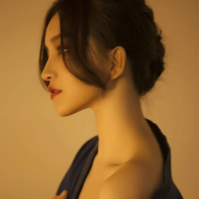 2025最火头像女伤感真人图片