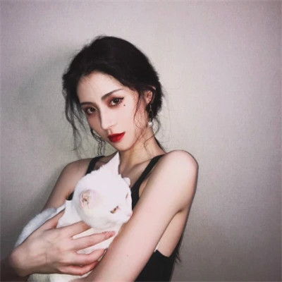 2025最火头像女伤感真人图片