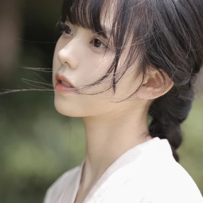 2025最火头像女伤感真人图片