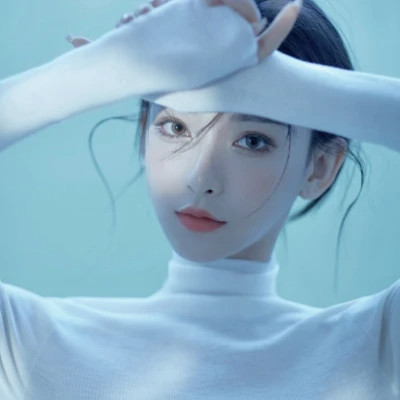 2025最火头像女伤感真人图片