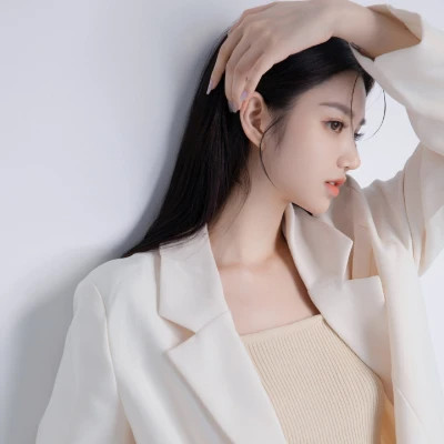 2025最火头像女伤感真人图片