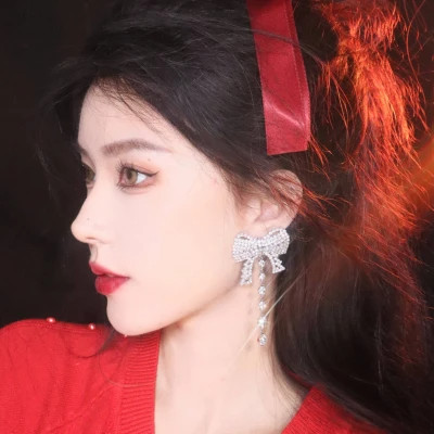 2025最火头像女伤感真人图片