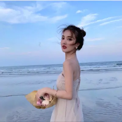 2025最火头像女伤感真人图片